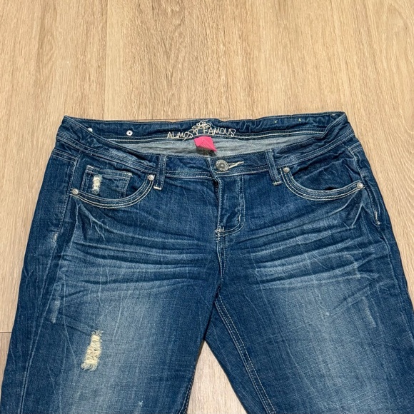 Almost Famous Dark Blue Capri Jeans size 9 - Picture 4 of 5